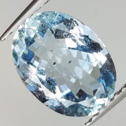 1.81ct Acquamarina taglio ovale 9.8x7.1mm