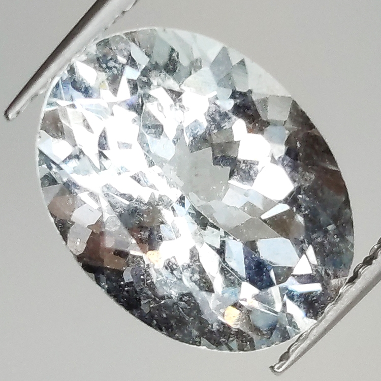 3.28ct Acquamarina taglio ovale 11.8x8.9mm