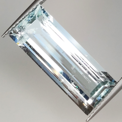 6.05ct Aquamarine baguette cut 19.0x7.4mm