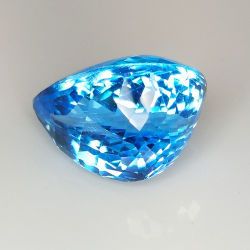 29.73ct Topaze Bleue coupe poire 20.1x15.2mm