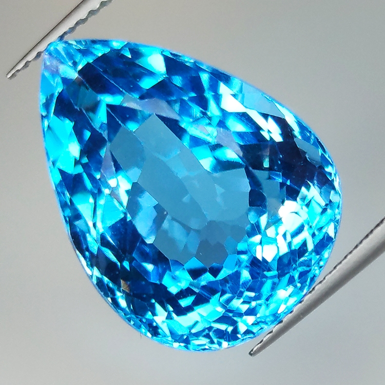 29.73ct Topaze Bleue coupe poire 20.1x15.2mm