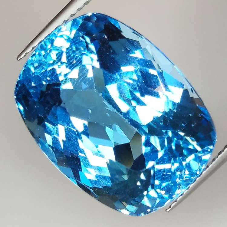 27.35ct Topazio Blu taglio cuscino 19.1x14.7mm