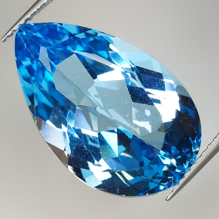 19.16ct Topacio Azul talla pera 21.7x13.5mm