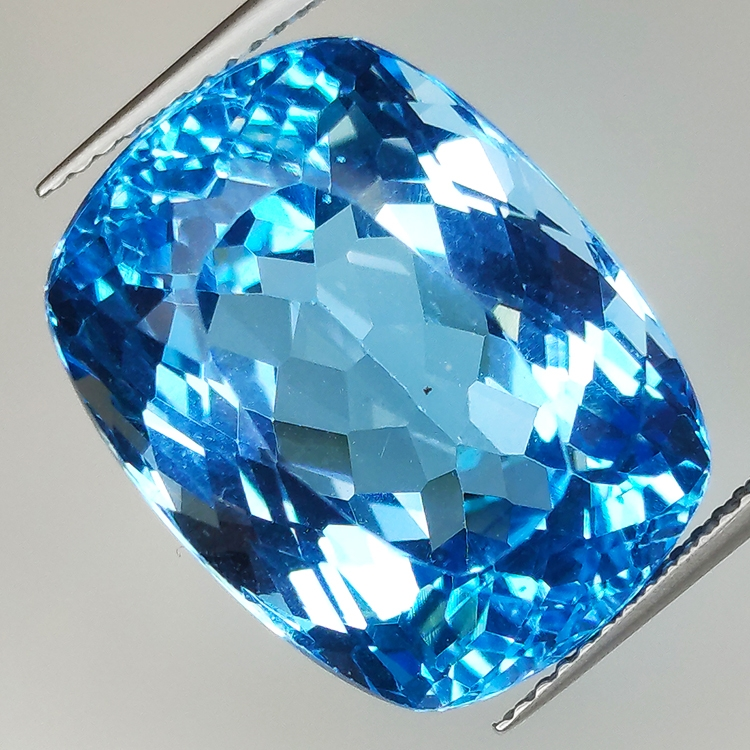 29.56ct Topazio Blu taglio cuscino 19.6x14.9mm