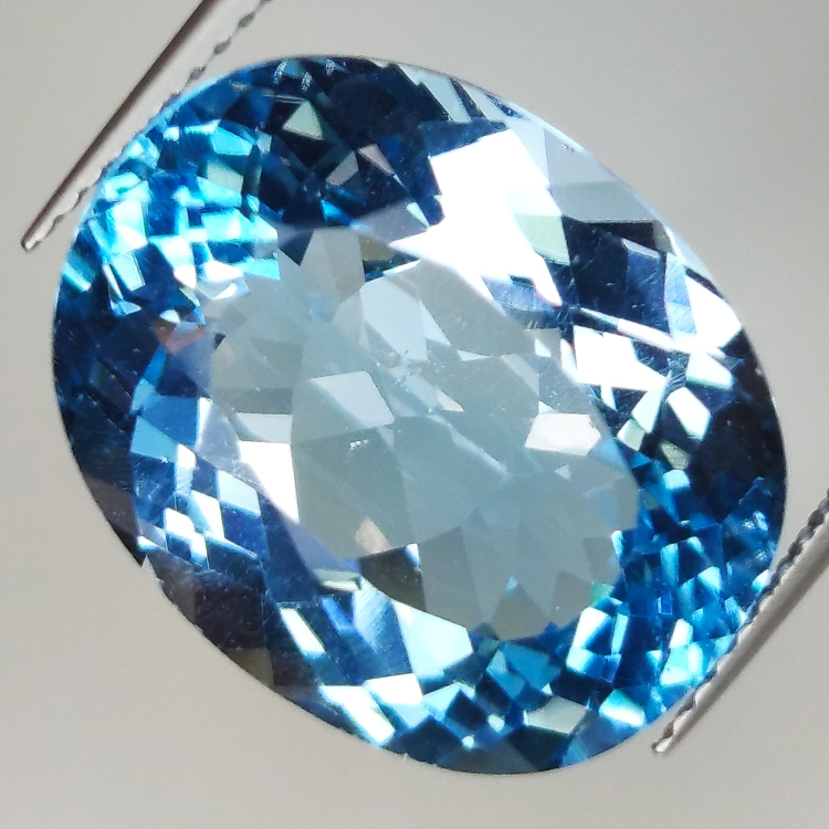 19.41ct Blue Topaz oval cut 18.5x14.4mm