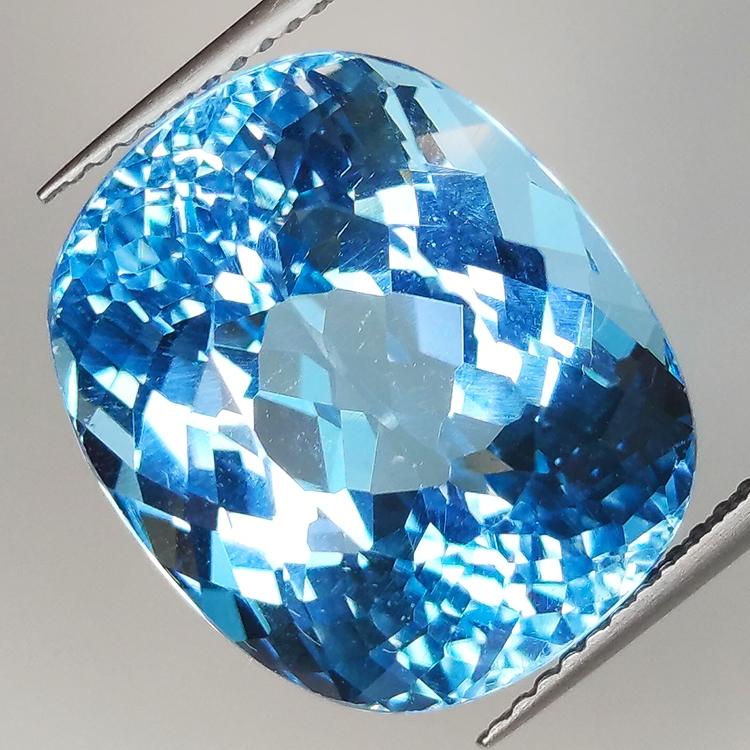 22.68ct Blautopas kissenschliff 17.2x14.3mm