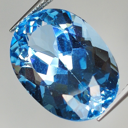 15.57ct Topazio Blu taglio ovale 17.7x12.4mm