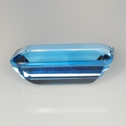 23.65ct Topazio Blu taglio smeraldo 22.4x12.8mm