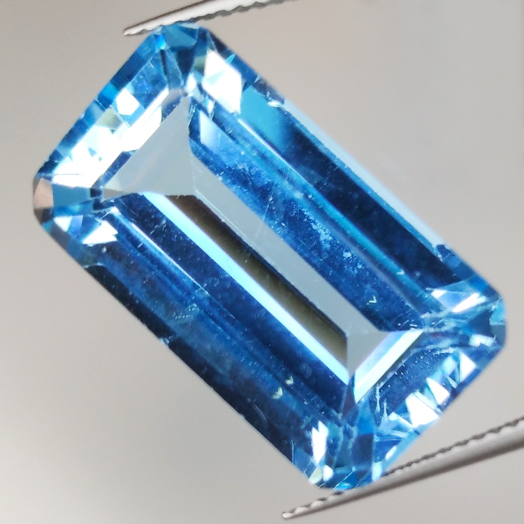 23,65ct Blautopas smaragdschliff 22,4x12,8mm