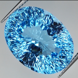 20.98ct Topacio Azul talla oval 18.2x13.7mm