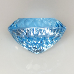 20.98ct Topacio Azul talla oval 18.2x13.7mm