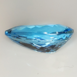 19.14ct Topaze Bleue coupe poire 22.3x13.7mm