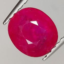 1.03ct Rubino taglio ovale 6.6x5.8mm