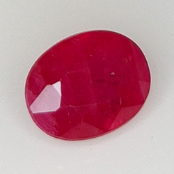 1.22ct Rubino taglio ovale 6.9x5.4mm