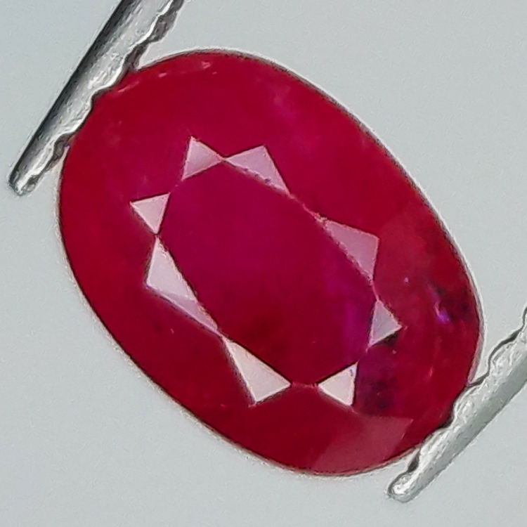 1,11ct Rubin ovalschliff 7,0x4,8mm