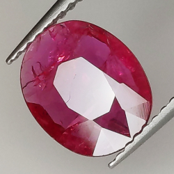 1.95ct Rubis coupe ovale 9.6x7.9mm