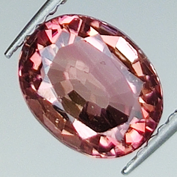 2.62ct Rubelit-Turmalin ovalschliff 8.6x6.7mm