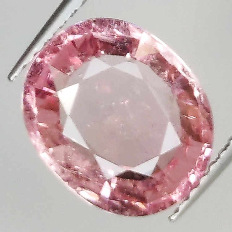 3.61ct Rubelit-Turmalin ovalschliff 11.0x9.0mm