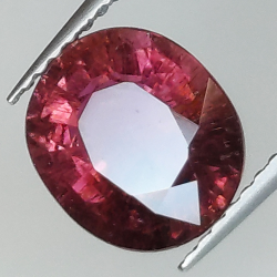 2.72ct Turmalina Rubelita talla oval 9.3x8.1mm