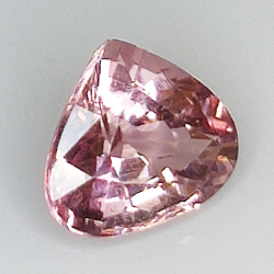 3.17ct Rubellit-Turmalin Birnenschliff 10.5x9.0mm