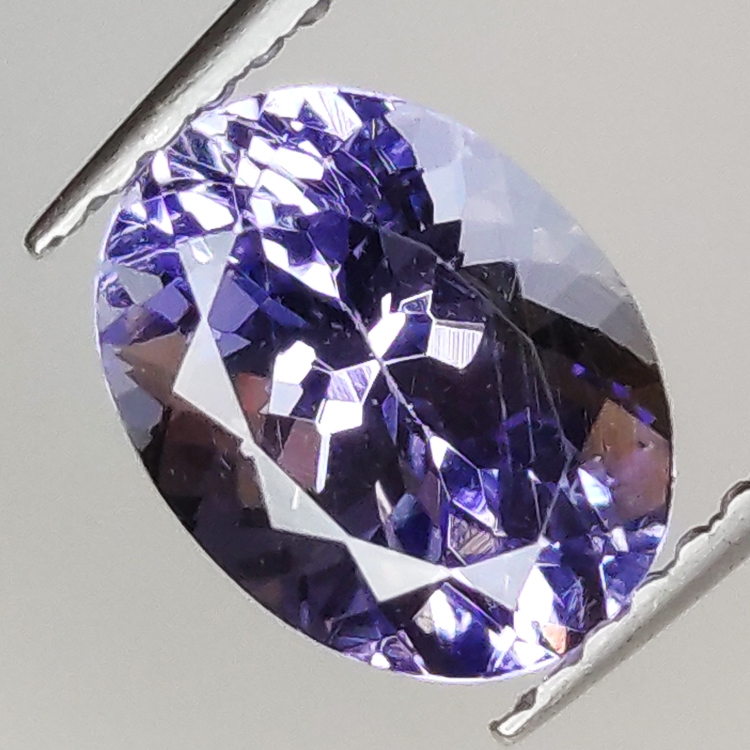 1.77ct Tanzanite taglio ovale 8.6x6.5mm