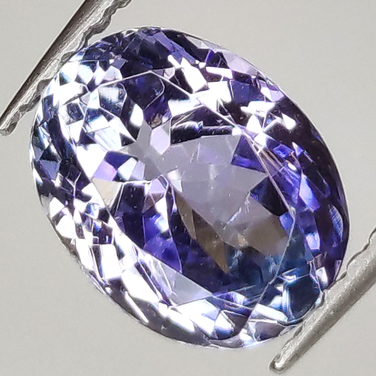 1.80ct Tanzanite taglio ovale 8.5x6.5mm