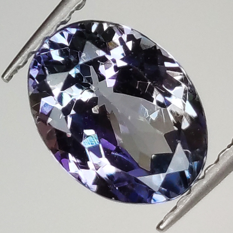 1.81ct Tanzanite taglio ovale 8.4x6.4mm