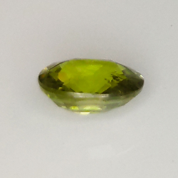 0.71ct Grenat Démantoïde coupe ovale 6.0x4.6mm