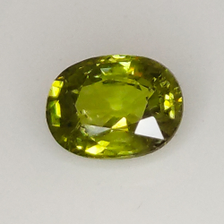 0.71ct Grenat Démantoïde coupe ovale 6.0x4.6mm