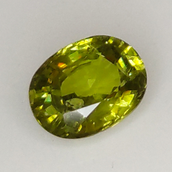 0.71ct Granate Demantoide talla oval 6.0x4.6mm