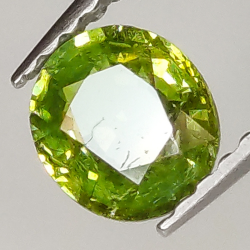 0.74ct Demantoid-Granat ovalerschliff 5.9x5.2mm