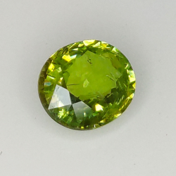 0.74ct Grenat Démantoïde coupe ovale 5.9x5.2mm