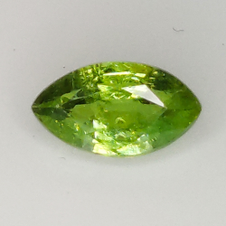 0.75ct Grenat Démantoïde coupe maquise 7.3x4.0mm