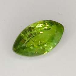 0.75ct Grenat Démantoïde coupe maquise 7.3x4.0mm