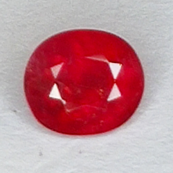 0,89ct Rubin ovalschliffen 5,9x5,0mm