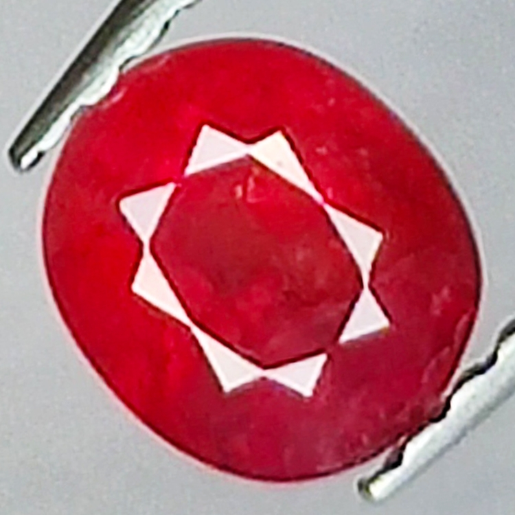 0,89ct Rubin ovalschliffen 5,9x5,0mm