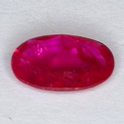 0.82ct Rubin ovalschliff 7.9x5.1mm