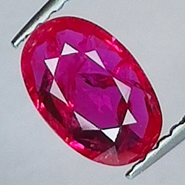 0.82ct Ruby oval cut 7.9x5.1mm