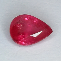 1.53ct Rubino taglio pera 8.2x5.9mm