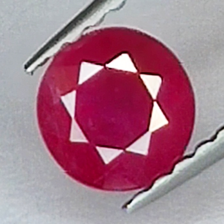 0.66ct Ruby round cut 5.2x5.1mm