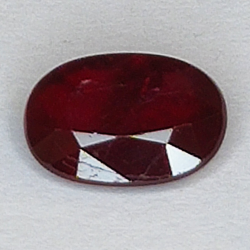 1.45ct Rubino taglio ovale 8.1x5.7mm