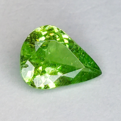 0.85ct Granate Tsavorita talla pera 7.3x5.6mm