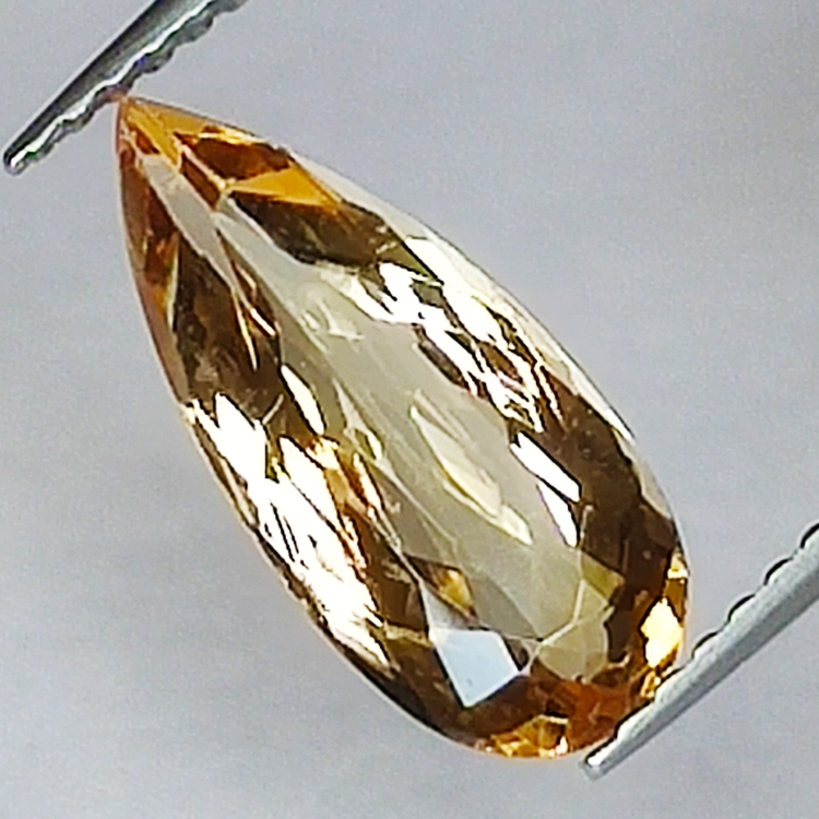 2.20ct Topaze impériale coupe poire 13.4x6.0mm