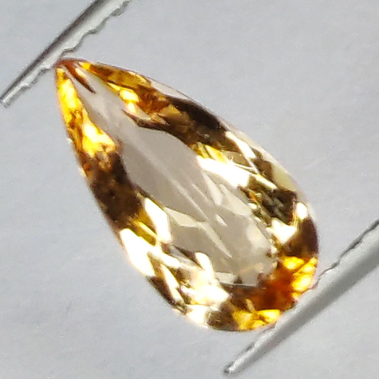 1.12ct Topaze impériale coupe poire 10.1x5.1mm