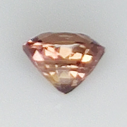 0.94ct Saphir Padparadscha coupe ovale 5.9x5.0mm