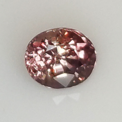 0.94ct Saphir Padparadscha coupe ovale 5.9x5.0mm