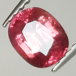 0.96ct Saphir Rose coupe ovale 6.1x5.1mm