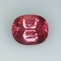 0,96ct Rosa Saphir ovalschliff 6,1x5,1mm