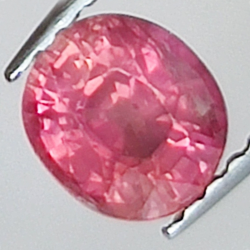 0.95ct Rosa Saphir ovalschliff 5.8x5.2mm