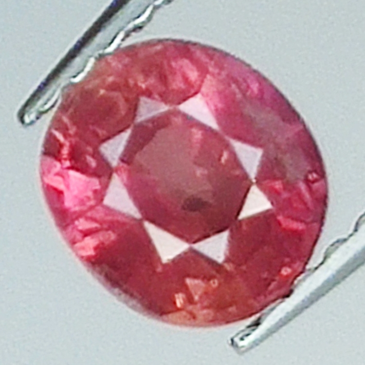 0.95ct Rosa Saphir ovalschliff 5.8x5.2mm